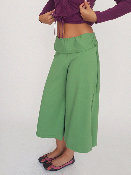 WALNUT CAPRI SHORTS   / green