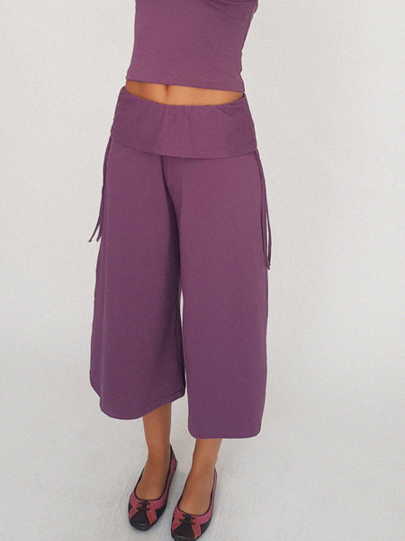 WALNUT CAPRI SHORTS  // aubergine
