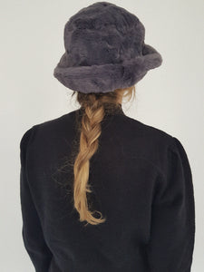 FLUFFY HAT // grey