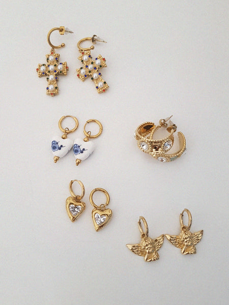 EARRING // white heart