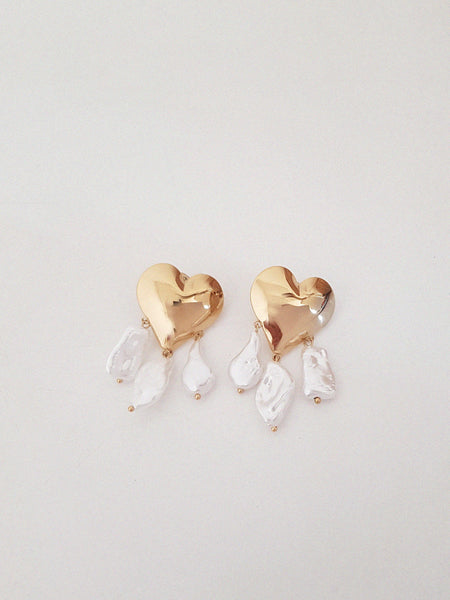 EARRING // white heart