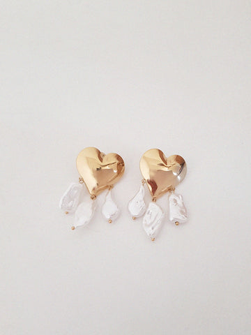 EARRING // white heart