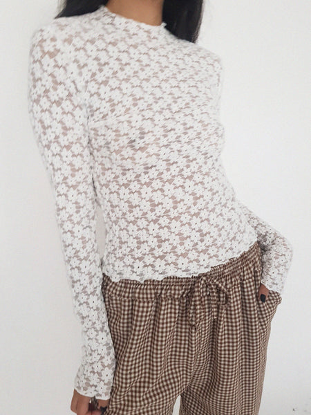 FLOWER TURTLENECK // white
