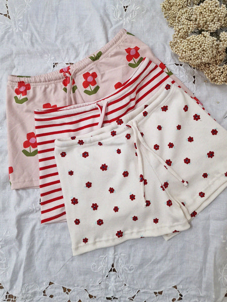 IRIS SHORTS // red daisy