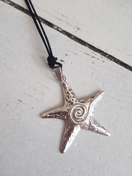 STAR NECKLACE