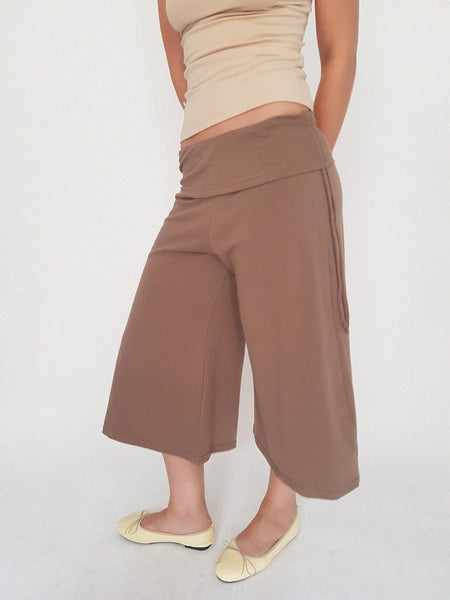 WALNUT CAPRI SHORTS  // chocolate