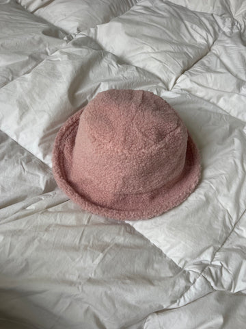 FLUFFY HAT // baby pink