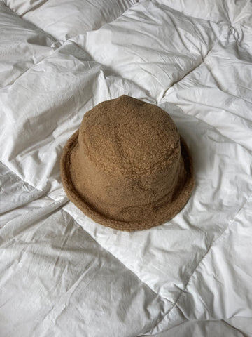 FLUFFY HAT // camel