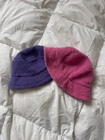 FLUFFY HAT // purple